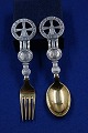 Antikkram präsentiert: Michelsen Set Weihnachtslöffel und Gabel 1920 aus dänisch vergoldet Sterlingsilber.