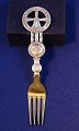 Antikkram präsentiert: Michelsen Weihnachtsgabel 1920 aus dänisch vergoldet Sterlingsilber.