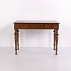 Osted Antik & Design präsentiert: Kleiner Antiker Schreibtisch aus Nussbaum mit Wurzelholzfurnier ca. 1880er Jahre