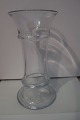 ViKaLi präsentiert: Vase aus kräftigem Glas von Holmegård, DänemarkDesign Michael Bang, DänemarkH: 23cmIn ...