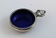 Lundin Antique präsentiert: Georg Jensen. Königliches Salzgefäß aus Sterlingsilber mit blauer Emaille (925). ...