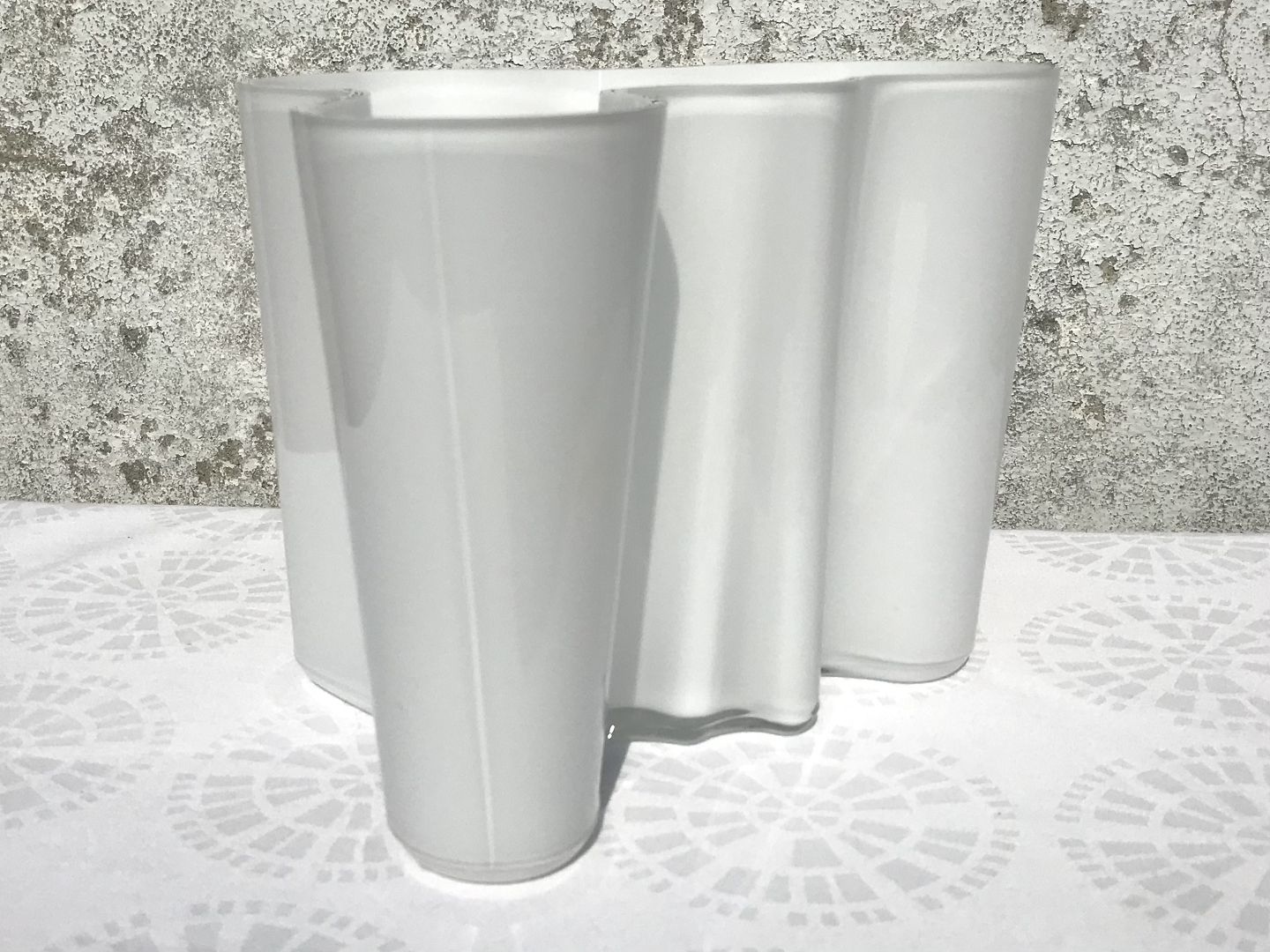 Moster Olga - Antik & Design - * Alvar vase * Opal white * * 500 kr - Iittala * Alvar Aalto vase * Opal white * kr