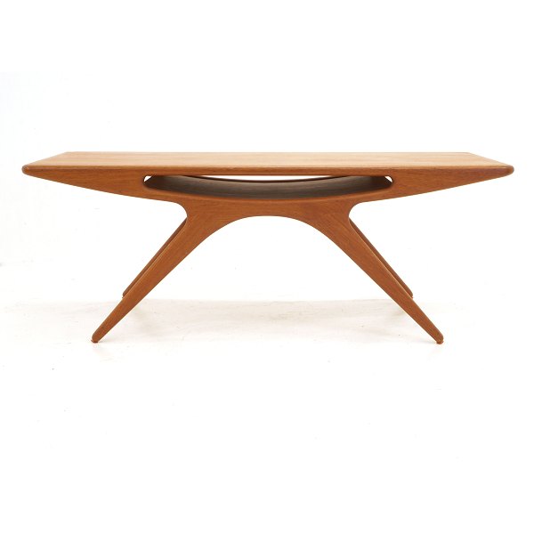 Danish design von Johannes Andersen. Tisch, "The Smile", Teak. Hergestellt um 
1957. H: 51cm. L: 134cm. B: 51cm