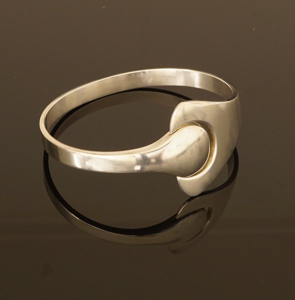 Hans Hansen sterling Silber. Ovaler Armring. Masse: 5,6x5cm