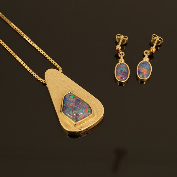 Willi Paul Scheelke, Tønder, Denmark: Necklace and earrings, 14kt gold. L: 58cm