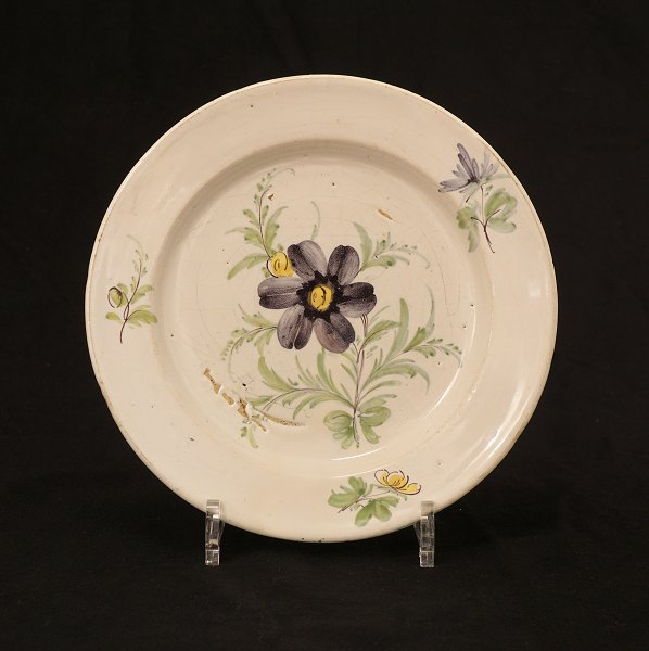 Kastrup Fayence Teller mit Blumenmotiv. Kopenhagen um 1760. D: 22,5cm