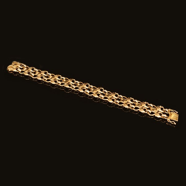 A Georg Jensen Art Nouveau bracelet in 18kt gold. Denmark 1933-44. L: 18cm. W: 
26,3gr