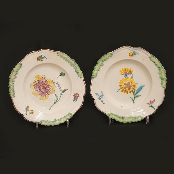 A very rare pair of faience plates. Signed. Reval 1772-82. D: 25,5cm