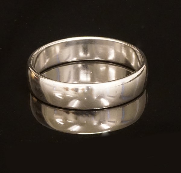 John Rørvig, Copenhagen: A large Sterling silver bangle. D inside: 6,5cm. W: 
42gr