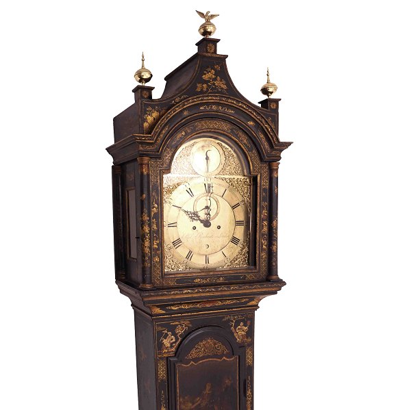 Grosse reichdekorierte Standuhr.
Meister: Paul Rimbault, London, um 1775.
H: 243cm