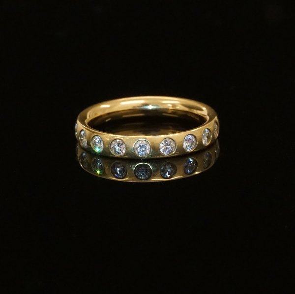 Georg Jensen: 18kt Goldring mit neun Diamanten. Ringgr. 55