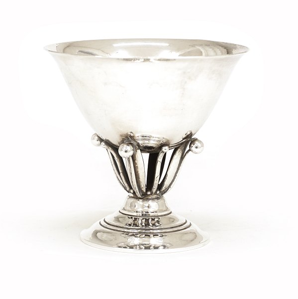 A Georg Jensen sterlingsilver tazza. #17A. H: 10,6cm. W: 187gr