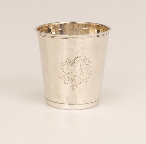 Anders Mogens Løwenhertz, Horsens, Denmark, 1722-38:  A silver cup dated 1732. 
H: 8,7cm. W: 118,6gr