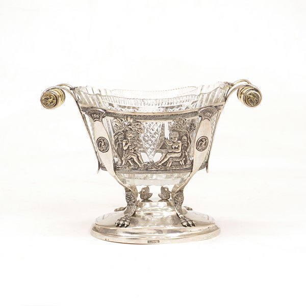 Wolfgang Petersen, Hadersleben, 1825-51: Kandisschale aus Silber. H: 15,5cm. L: 
21,5cm