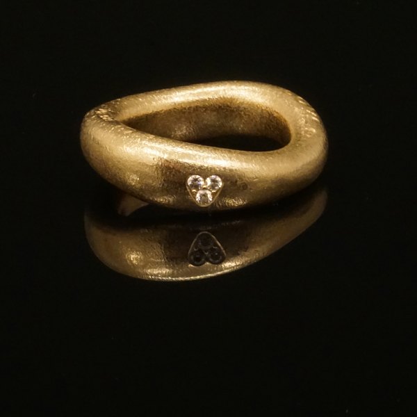 Charlotte Lynggaard Love Ring aus 14kt Gold mit einem Diamanten. Ringgr. 56. G: 
9,8gr