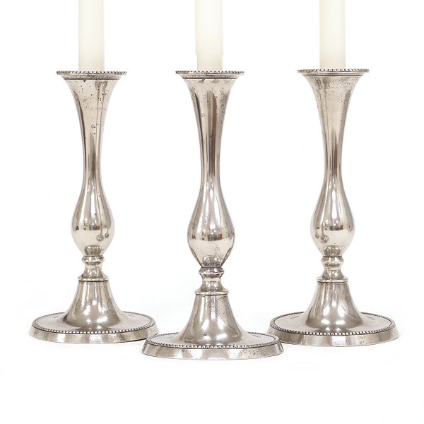 Set of three pewter candlesticks. Circa 1840. H: 24cm