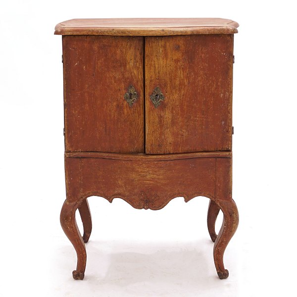 A mid 18th century small Rococo cabinet. Sweden circa 1760. H: 86cm. W. 63cm. D: 
43cm