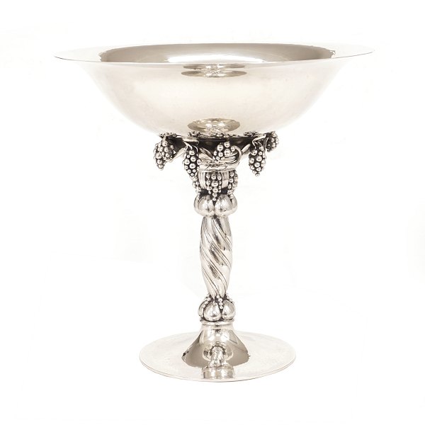 Large Georg Jensen sterlingsilver grape tazza. Designed by Georg Jensen 1918. 
#264B. Manufactured after 1945. H: 31,2cm. W: 1.843gr