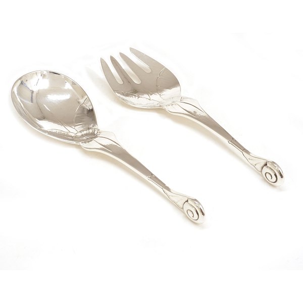 Georg Jensen ornamental serving set with snail handles. #50. L: 23cm. W: 290gr