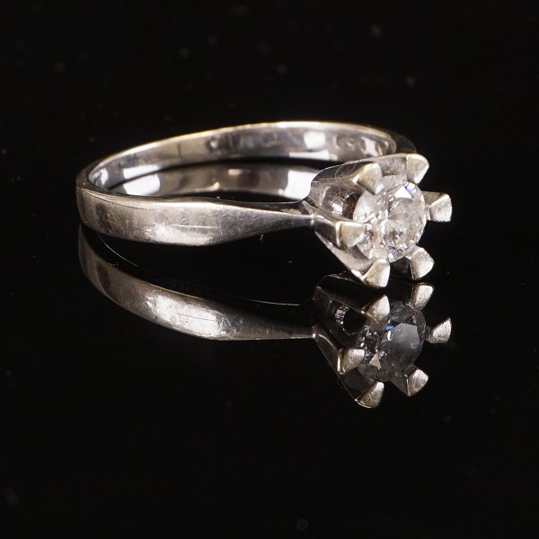 Brillantring aus 14kt Weissgold. Grösse ca. 0,5ct. Qualität W/P1. Ringgr. 57