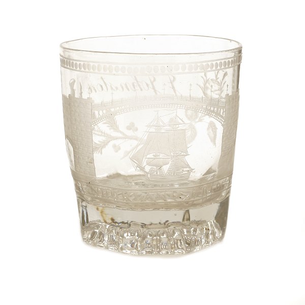 19th century engraved "Sunderland Bridge"-glass. Circa 1840. H: 9,5cm