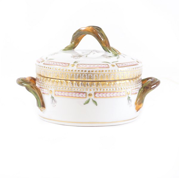 Royal Copenhagen Flora Danica small lidded sugar bowl, porcelain. #3502. H: 
6,9cm. D: 11cm