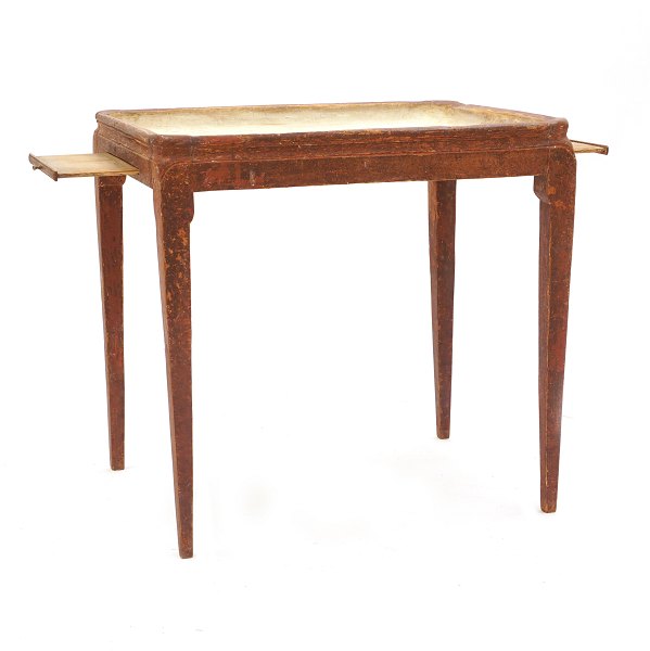 Charming Gustavian late 18th century table. Sweden circa 1780. H: 71cm. Top: 
73x57cm