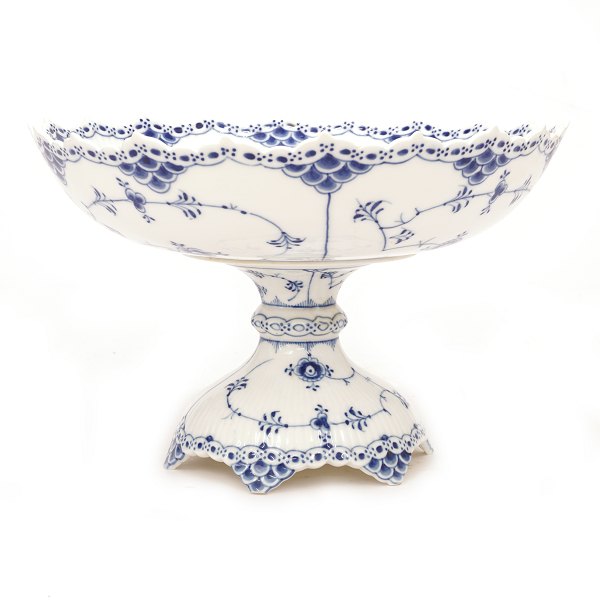 Royal Copenhagen blue fluted half lace cake stand. 1. quality. #634. H: 17cm. D: 
28cm