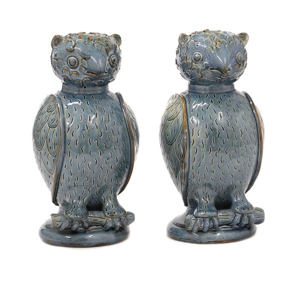 Pair of 2nd half of the 19th century bluedecorated stoneware Skotterup owls. 
Denmark circa 1880. H: 24,5cm