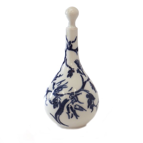 B&G porcelain vase by Axel Salto. Type exhibited at the International Exhibition 
of Modern Decorative and Industrial Arts Paris 1925. H: 17cm