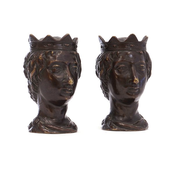 Et par 1700-tals Janushoveder i bronze. H: 14cm