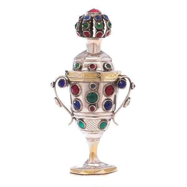 Riechdose aus Silber mit 57 Glassteinen. Hergestellt von Jens Jensen, Sonderborg, um 1860. H: 13cm