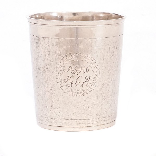 Silberbecher hergestellt von Thomas Hansen Pop, Aalborg, 1702-29H: 9,4cm. G: 151gr