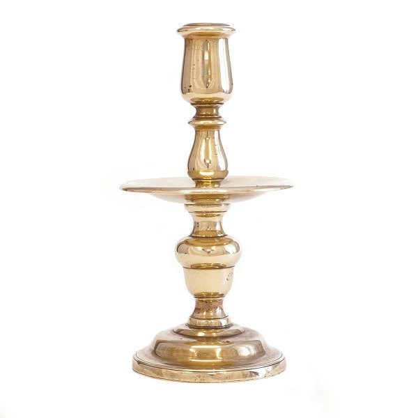 Großer niederländischer Messingleuchter aus dem 17. Jahrhundert um 1660–1690. Höhe: 25 cm