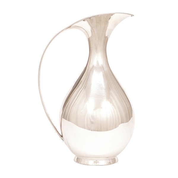Kay Fisker für A. Michelsen: Silberkanne von 1,5 Liter. Sterlingsilber. Gestempelt "Kay Fisker" und "A. Michelsen". Hergestellt 1954. Guter Zustand. H: 27cm. G: 762gr